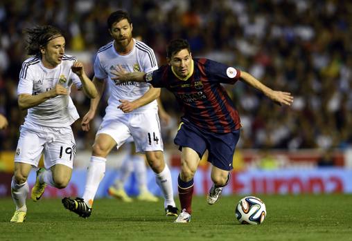 Messi cerca di trovare spazi. Afp